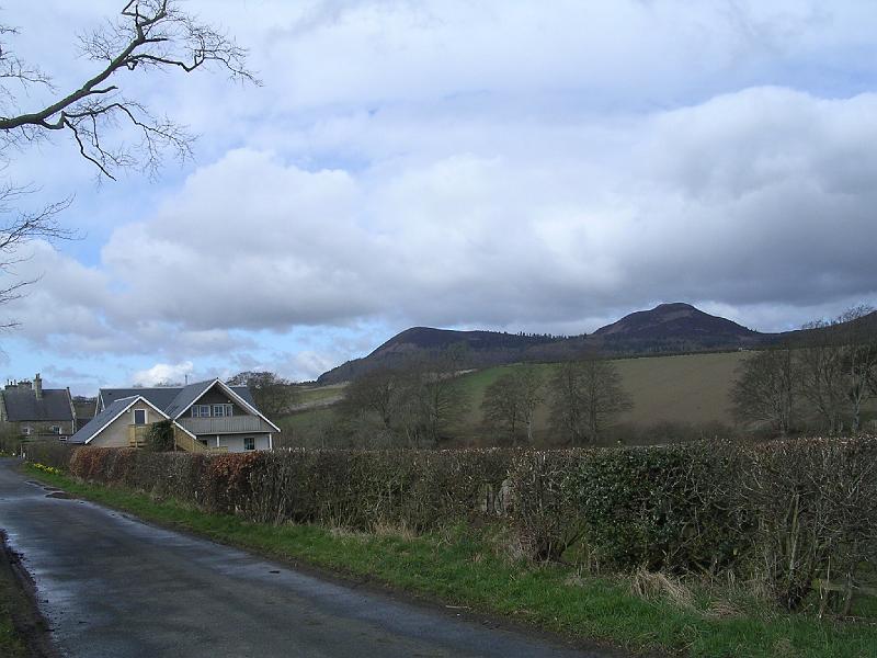 2008-04-14_09.24.38.jpg - Whitelee House with a pretty good view of the Eildons