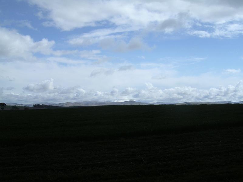 2008-04-15_10.14.00.jpg - The Cheviot still basking in sunshine