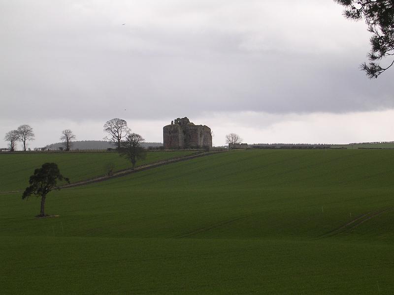 2008-04-15_12.07.50.jpg - Cessford Castle